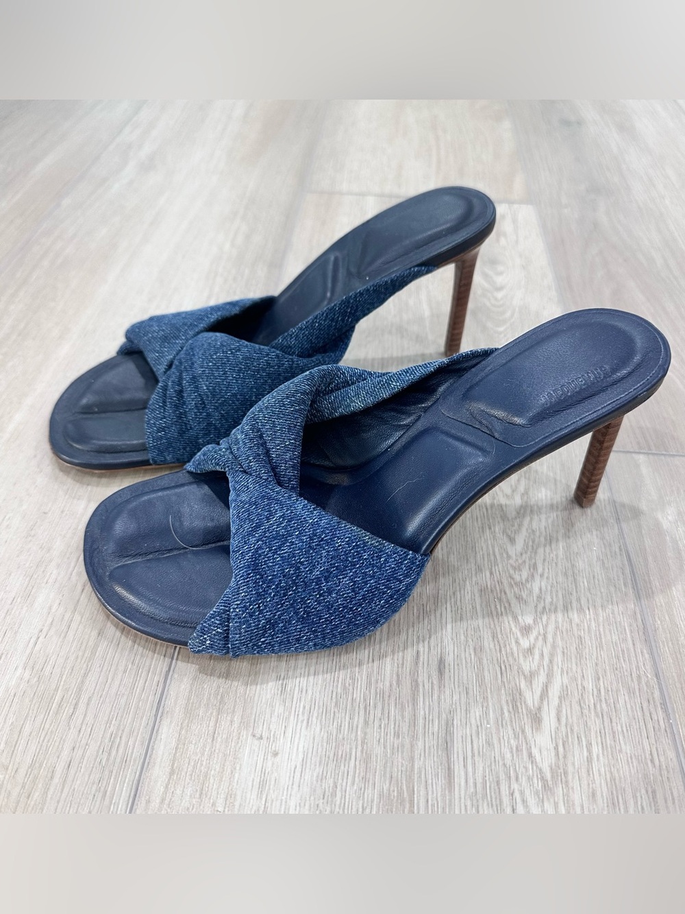 JACQUEMUS Les Mules Bagnu twisted denim sandals heels size 37 US 6.5